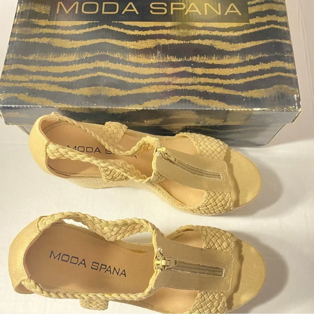 🛍️Moda Spana Beige wedge sandal with zipper size : 9M💥